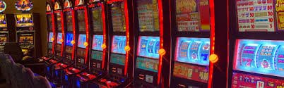yg1m ပလက်ဖောင်းတွင် Live Casino နှင့် Sportsbook ဘေးချင်းကပ် ပြသနေသောမြင်ကွင်း